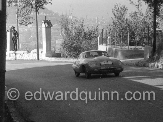 René Cotton (F) / Leclere, N° 102, Monopole Panhard X86. Tour de France de l\'Automobile. Nice 1957. - Photo by Edward Quinn