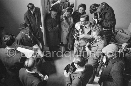 Maurice Thorez, leader of the French Communist Party (PCF). On the occasion of the unveiling of Picasso\'s mural "The Fall of Icarus" ("La chute d\'Icare") for the conference hall of UNESCO building in Paris. Vallauris, 29 March 1958. - Photo by Edward Quinn