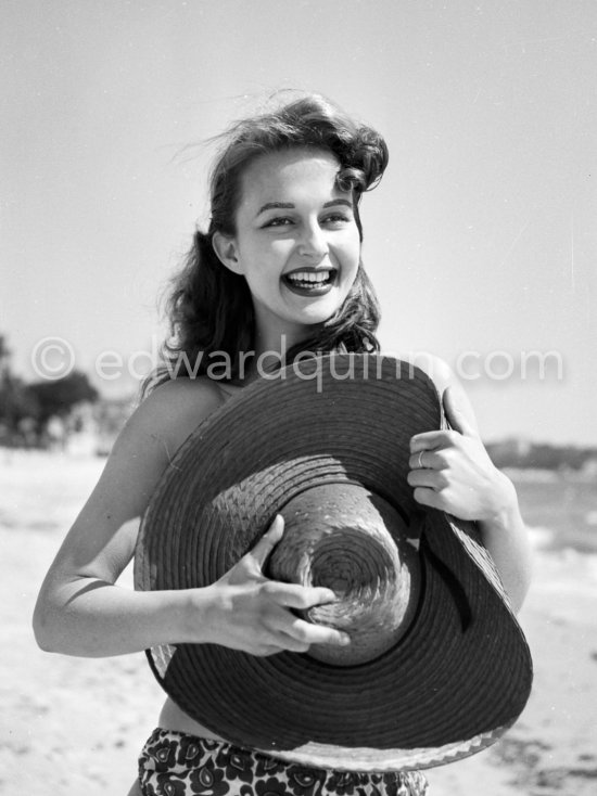 Pin-up Greta Thysegen. “Miss Copenhagen”. She went to Hollywood and changed her name to Thyssen. (Scan from vintage print). Cannes 1951. - Photo by Edward Quinn