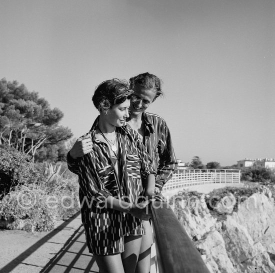 German industrialist Hans Heinrich Thyssen and photo model Nina Dyer before their wedding. Eden Roc, Cap d\'Antibes 1953. - Photo by Edward Quinn