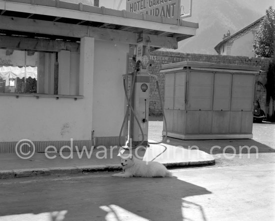 Gazoline Station Shell. Touet-sur-Var 1956. - Photo by Edward Quinn