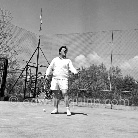 Tennis played by Peter Ustinov. Monte Carlo 1955. - Photo by Edward Quinn