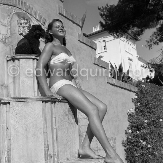 Pin-up Gisèle Verheest and her Miniature Poodle Senva. Juan-les-Pins 1950. - Photo by Edward Quinn