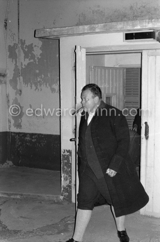 Orson Welles, still dressed as Benjamin Franklin in the film "La Fayette". Only missing are a cap and hair down to the shoulders, to make him look bald on top. Studios de la Victorine in Nice 1961. - Photo by Edward Quinn