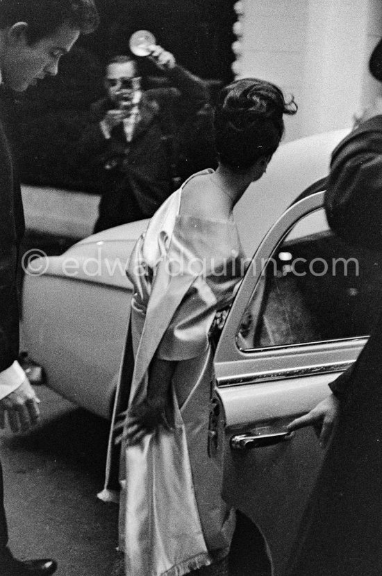 Natalie Wood and Warren Beatty at the Palais du Festival, Cannes 1962. - Photo by Edward Quinn