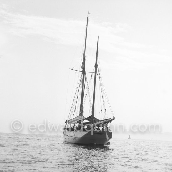 Yacht Bonaventura. Cannes 1955. - Photo by Edward Quinn