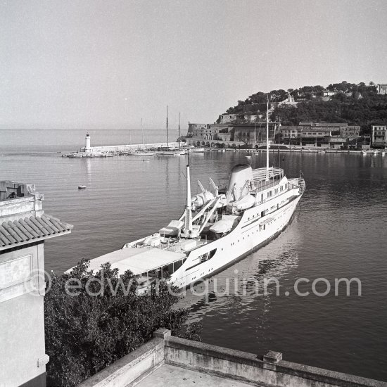 Onassis\' yacht Christina. Monaco harbor 1955. - Photo by Edward Quinn