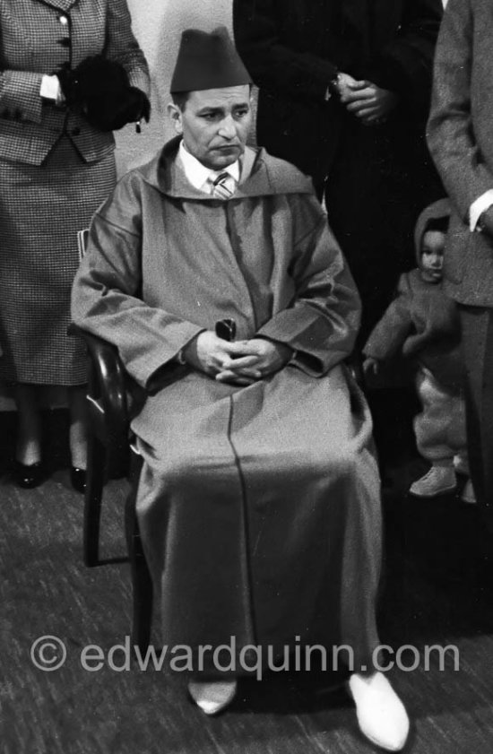 Sultan Mohammed ben Youssef at Nice airport waiting  for the motorcade that will take him to theGolf Hotel, Beauvallon. Nice 1955. - Photo by Edward Quinn