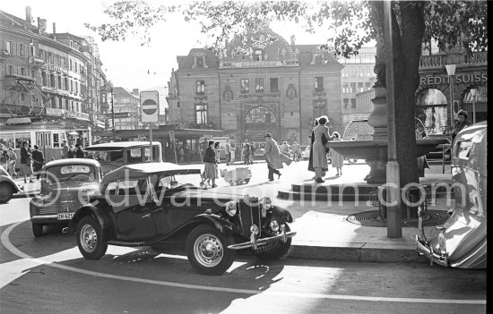 1950 -1953. MG TD, Renault 4CV. Zurich Paradeplatz 1953. - Photo by Edward Quinn