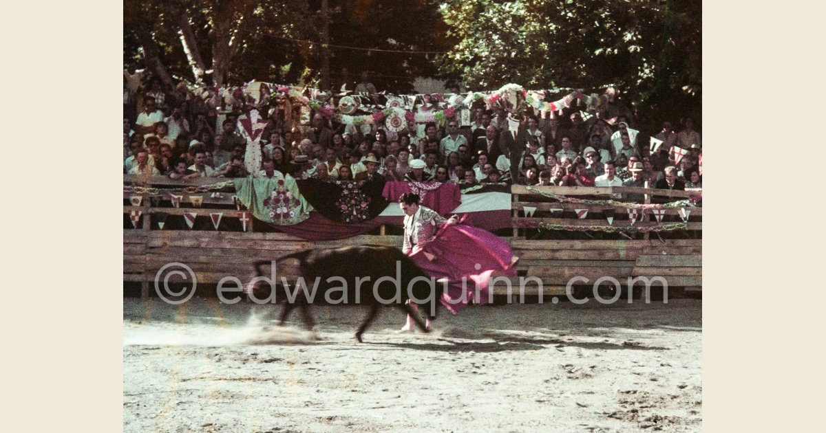Derigon Spanish torero Luis Marca. On the grandstand Françoise, Pablo Picasso ...