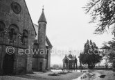Glasnevin Cemetery. Dublin 1963. - Photo by Edward Quinn