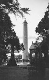 Glasnevin Cemetery. Dublin 1963. - Photo by Edward Quinn