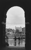 Ha' Penny Bridge. Dublin 1963. - Photo by Edward Quinn