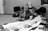 Francis Bacon signing etching "Metropolitan Triptych" at Marlborough Gallery London 1981. - Photo by Edward Quinn