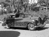 Gamble Benedict, Remington heiress, Eden Roc, Cap d'Antibes 1962. Car: Car: 1956 Rolls-Royce Silver Wraith, Sedanca de Ville by James Young, Design WRM27, Body-No. 1964. Detailed info on this car by expert Klaus-Josef Rossfeldt see About/Additional Infos. - Photo by Edward Quinn