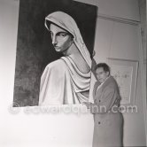 Jean Cocteau with "Portrait d'une tragédienne" at the Galerie des Ponchettes, Nice where there is an exhibition of his paintings. 10th February 1953. - Photo by Edward Quinn