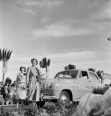 Concours d’Elégance Automobile. N° 62, the new Austin A 70 Hereford Saloon. Beeing shown first time on the continent, not entered for the concours in which Madam Karine Wellhof won the Grand Prix for originality of her ensemble. Cannes 28.3.1951. - Photo by Edward Quinn