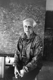 Max Ernst. Behind him the painting "Tremblement de terre printanier". Seillans 1966. - Photo by Edward Quinn