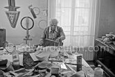 Max Ernst working on sculpture "L'oiseau Janus" ("Vogel Janus") at his studio in Paris 1974. - Photo by Edward Quinn