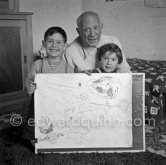 Drawing lesson given by Pablo Picasso to his children Claude Picasso and Paloma Picasso. La Galloise, Vallauris 16.4.1953. - Photo by Edward Quinn