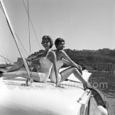 British fashion models cruising along the Côte d'Azur on board the yacht Vacation I. Monaco 1955. - Photo by Edward Quinn