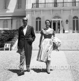 Basil and Elise Goulandris on the occasion of the marriage of Leonoidas Papagos and Anna Goulandris. Hotel du Cap-Eden-Roc 1953. - Photo by Edward Quinn