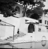 Yasmina Khan at Château de l’Horizon of Prince Aly Khan. Golfe-Juan 1952. - Photo by Edward Quinn