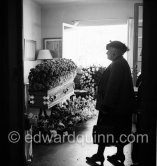 Coffin of Moïse Kisling, Villa "La Baie". Sanary-sur-Mer, Var, Provence-Alpes-Côte d'Azur 1953. - Photo by Edward Quinn