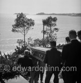 Funeral of Moïse Kisling, Villa "La Baie". Sanary-sur-Mer, Var, Provence-Alpes-Côte d'Azur 1953. - Photo by Edward Quinn