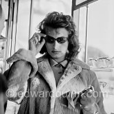 Sophoia Loren buying sunglasses. Nice 1957 - Photo by Edward Quinn