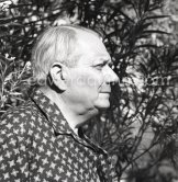 Alberto Magnelli in the garden of his studio La Ferrage, Plan-de-Grasse 1957. - Photo by Edward Quinn