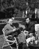 Visit of Laurence Harvey to Somerset Maugham before working in “Of Human Bondage” film. Villa Mauresque, Saint-Jean-Cap-Ferrat 1963. - Photo by Edward Quinn