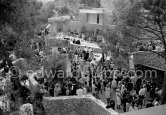 Inauguration of the Fondation Maeght. With Miró's sculpture "L'Arc" ("The Arch"). Saint-Paul-de-Vence 1964. - Photo by Edward Quinn