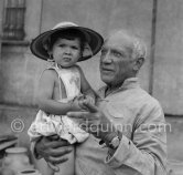 Pablo Picasso at the summer ceramic exhibition "Japon. Céramique contemporaine" at the Nérolium with his daughter Paloma Picasso. Vallauris 21.7.1951. One of the first photos Quinn took of Pablo Picasso. - Photo by Edward Quinn