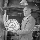 Pablo Picasso at work at the Madoura pottery. Vallauris 23.3.1953. - Photo by Edward Quinn
