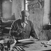 Pablo Picasso works on "Tauromachie" at the Madoura pottery. Vallauris 23.3.1953. - Photo by Edward Quinn