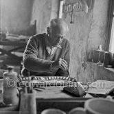 Pablo Picasso works on "Picador et torero" at the Madoura pottery. Vallauris 23.3.1953. - Photo by Edward Quinn