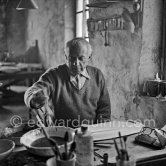 Pablo Picasso works on "Picador et torero" at the Madoura pottery. Vallauris. 23.3.53 - Photo by Edward Quinn
