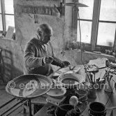Pablo Picasso works on "La Pique" at the Madoura pottery. Vallauris 23.3.1953. - Photo by Edward Quinn