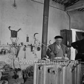 Pablo Picasso at his sculpture studio Le Fournas. Vallauris 1953. - Photo by Edward Quinn
