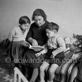 Claude Picasso, Paloma Picasso and their nanny. La Galloise, Vallauris 1953. - Photo by Edward Quinn
