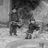 Claude Picasso and Paloma Picasso in the garden of La Galloise. Vallauris 1953. - Photo by Edward Quinn