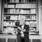 Wherever he lived, Pablo Picasso packed as many objects as possible into the available space. The library there included the complete works of his friend Paul Eluard. La Galloise, Vallauris 1953. - Photo by Edward Quinn