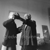 To the sound of his electrical piano, which he bought 1950 in a bistro in Vallauris, Pablo Picasso dances with Jeanne Huguet ("Totote", widow of the catalan sculptor Manolo Huguet). He says: "Je n'avais plus dansé depuis 35 ans!" ("I didn't dance for 35 years!"). La Galloise, Vallauris 1953. - Photo by Edward Quinn