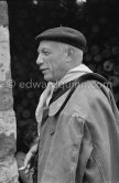 Pablo Picasso outside the Madoura pottery. Vallauris 1953. - Photo by Edward Quinn