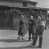Hélène Parmelin, Pablo Picasso and film director Luciano Emmer, Madoura pottery, Vallauris 14./15.10.1953. - Photo by Edward Quinn