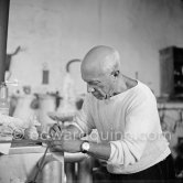Pablo Picasso at work. Studio Le Fournas 1953. - Photo by Edward Quinn