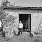 Pablo Picasso working in his sculpture studio Le Fournas making a sculpture figure with odds and ends from his scrap heap. Here he is collecting a branch to ad to the sculpture. The branch was later replaced by a key. The finished sculpture got the name "La femme à la clé (La Taulière)" ("Woman with a key"). Le Fournas, Vallauris 1953. - Photo by Edward Quinn