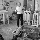 Pablo Picasso working in his sculpture studio Le Fournas making a sculpture figure with odds and ends from his scrap heap. The branch was later replaced by a key. The finished sculpture got the name "La femme à la clé (La Taulière)" ("Woman with a key"). Le Fournas, Vallauris 1953. - Photo by Edward Quinn