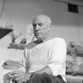 Portrait of Pablo Picasso in white pullover at his studio Le Fournas. Vallauris 1953. - Photo by Edward Quinn